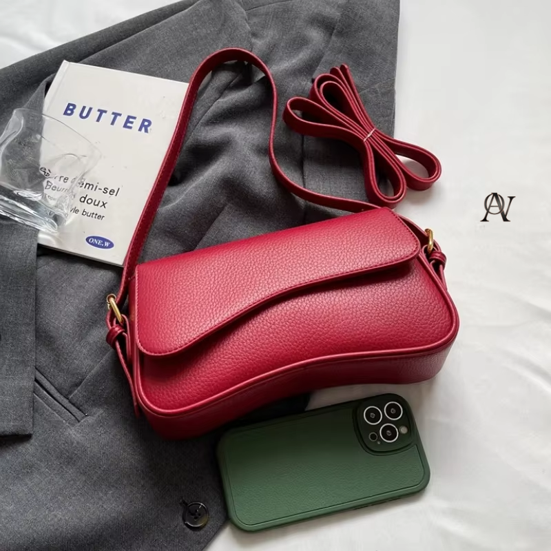 Lychee crossbody bag The vintage touch your outfit needs
