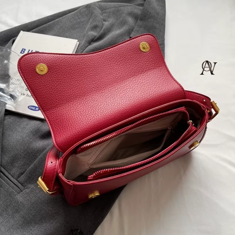 Lychee crossbody bag The vintage touch your outfit needs